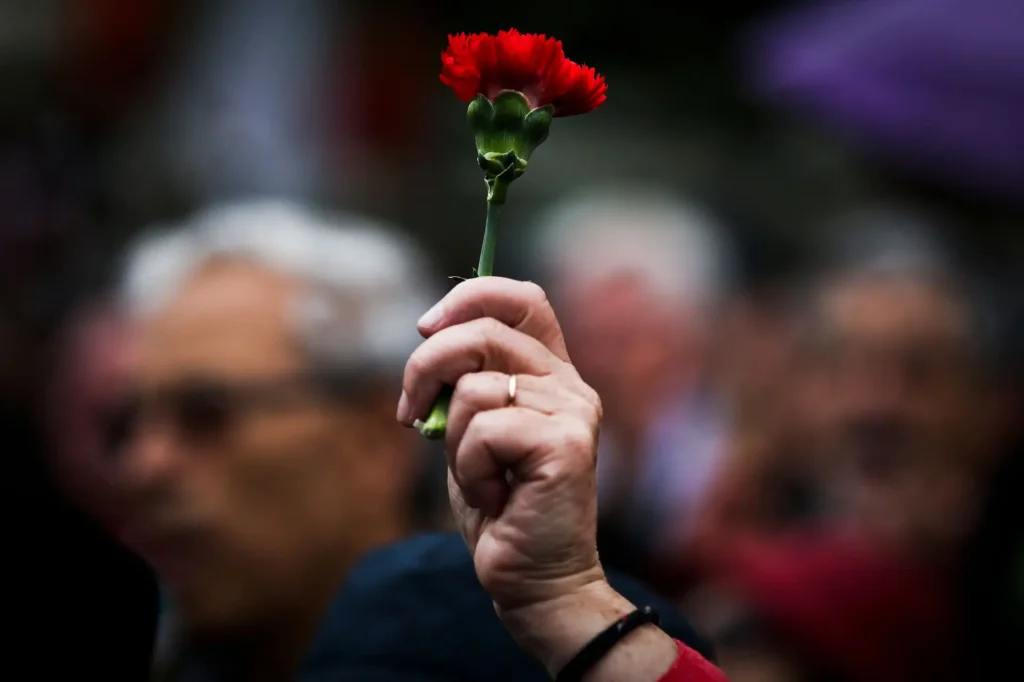 Alunos lusófonos participam no concurso História Militar e Juventude, com tema sobre o 25 de Abril.