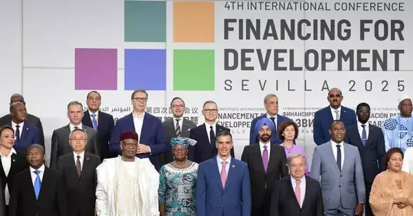 João Lourenço alerta para urgência de infraestruturas em África e peso das dívidas