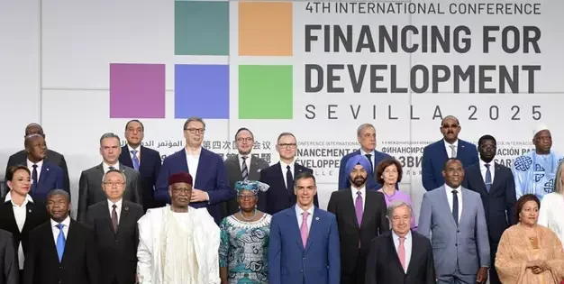 João Lourenço alerta para urgência de infraestruturas em África e peso das dívidas