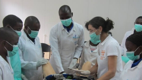 Moçambique forma mais 200 médicos por ano