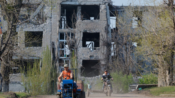 Rússia assume controle total da região ucraniana de Luhansk, diz autoridade apoiada pela Rússia