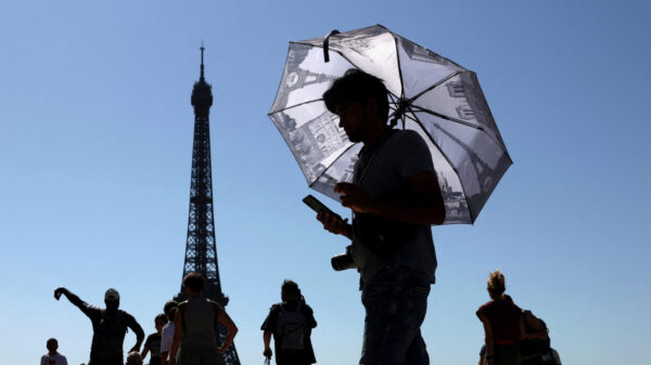 França fecha escolas em meio a onda de calor na Europa, mar da Espanha atinge temperaturas recordes