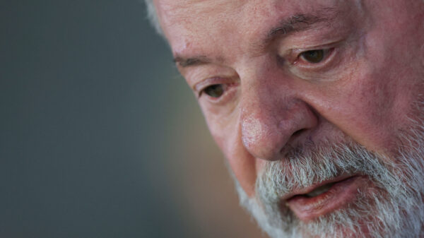 Lula diz que governo busca carga tributária mais justa para a população