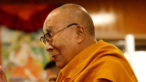 Dalai Lama diz que reencarnará e instituição identificará sucessor