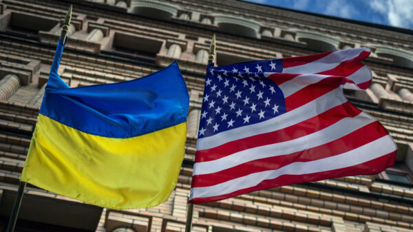 EUA interrompem alguns envios de mísseis para Ucrânia, gerando preocupação em Kiev