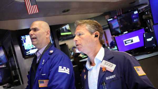 Futuros de Wall Street oscilam pouco antes de dados de emprego dos EUA