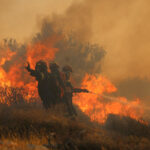 Incêndio na ilha grega de Creta desaloja mais de 1.000 pessoas em meio a onda de calor na Europa